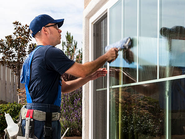 https://renowash.com/wp-content/uploads/2024/04/window-washing-image.png