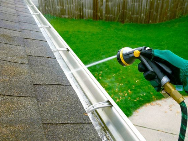 https://renowash.com/wp-content/uploads/2024/05/renowash-gutter-flush.png